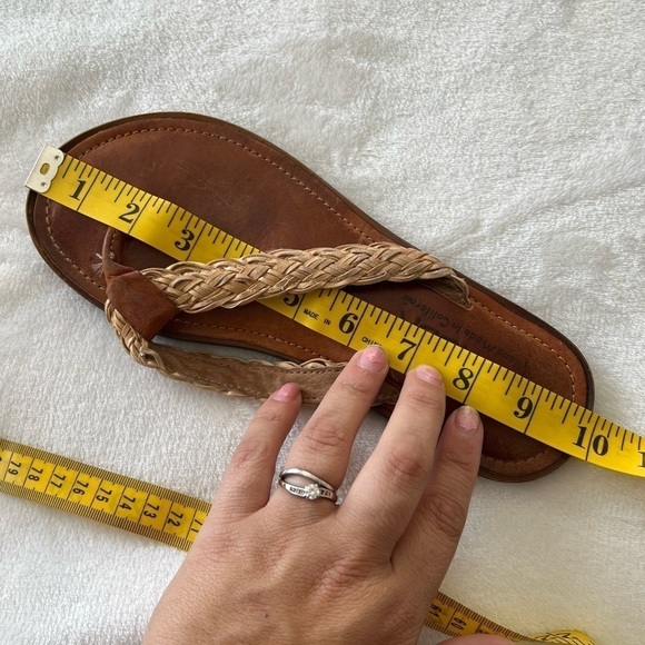 Sbicca Leather Flip Flop Thong Sandals - Picture 4 of 4